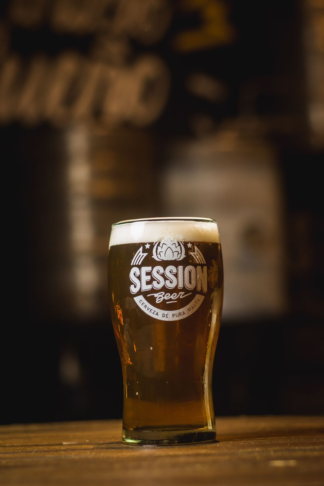 Una Session servida en la mesa de un bar